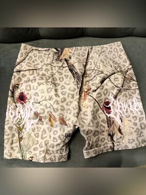 Civil regime shorts women’s woodland camo cheetah NWT size large